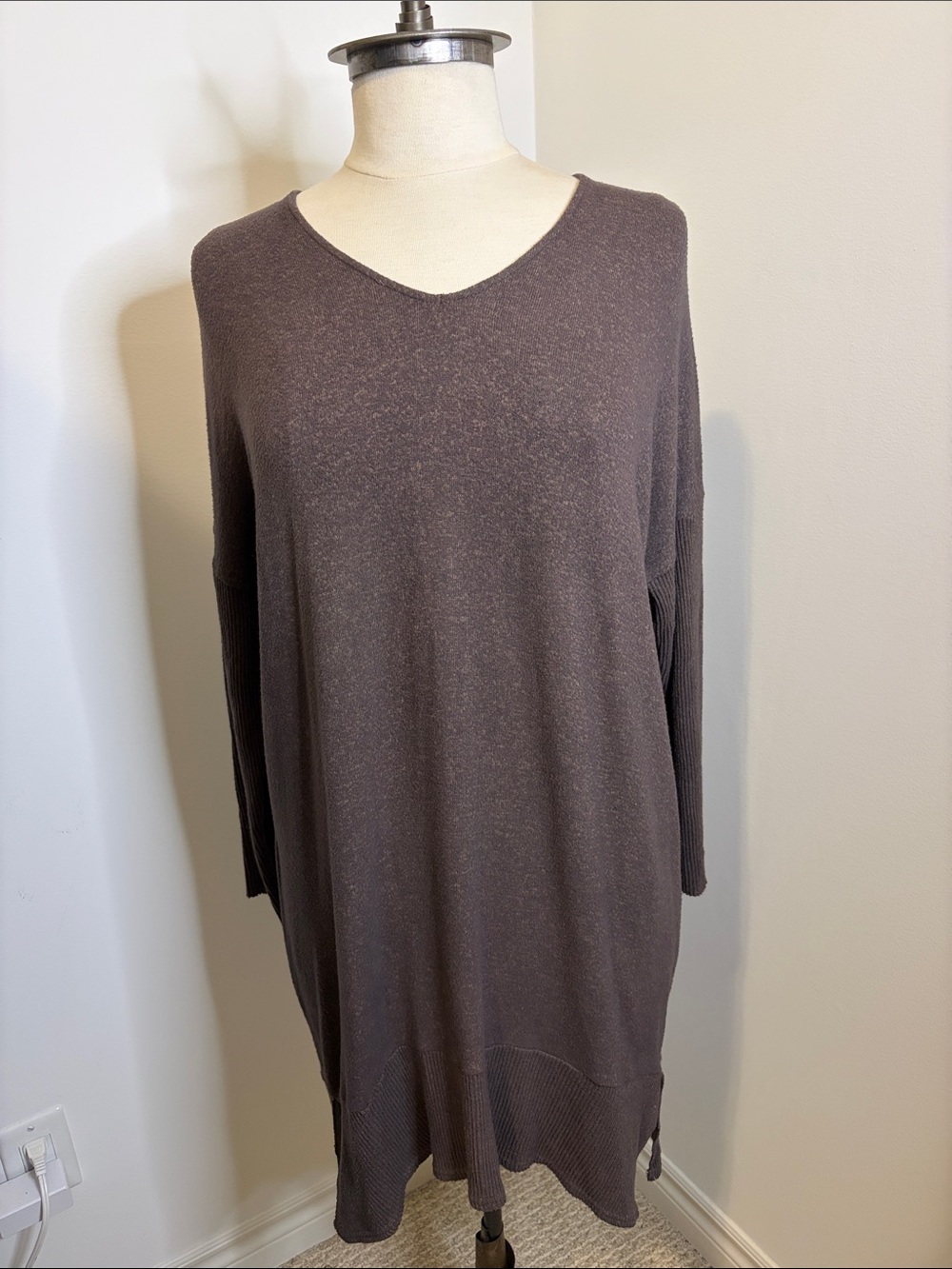 AMERICAN EAGLE OUTFITTERS Brown V-Neck Oversized Sweater Dress SIZE SMALL